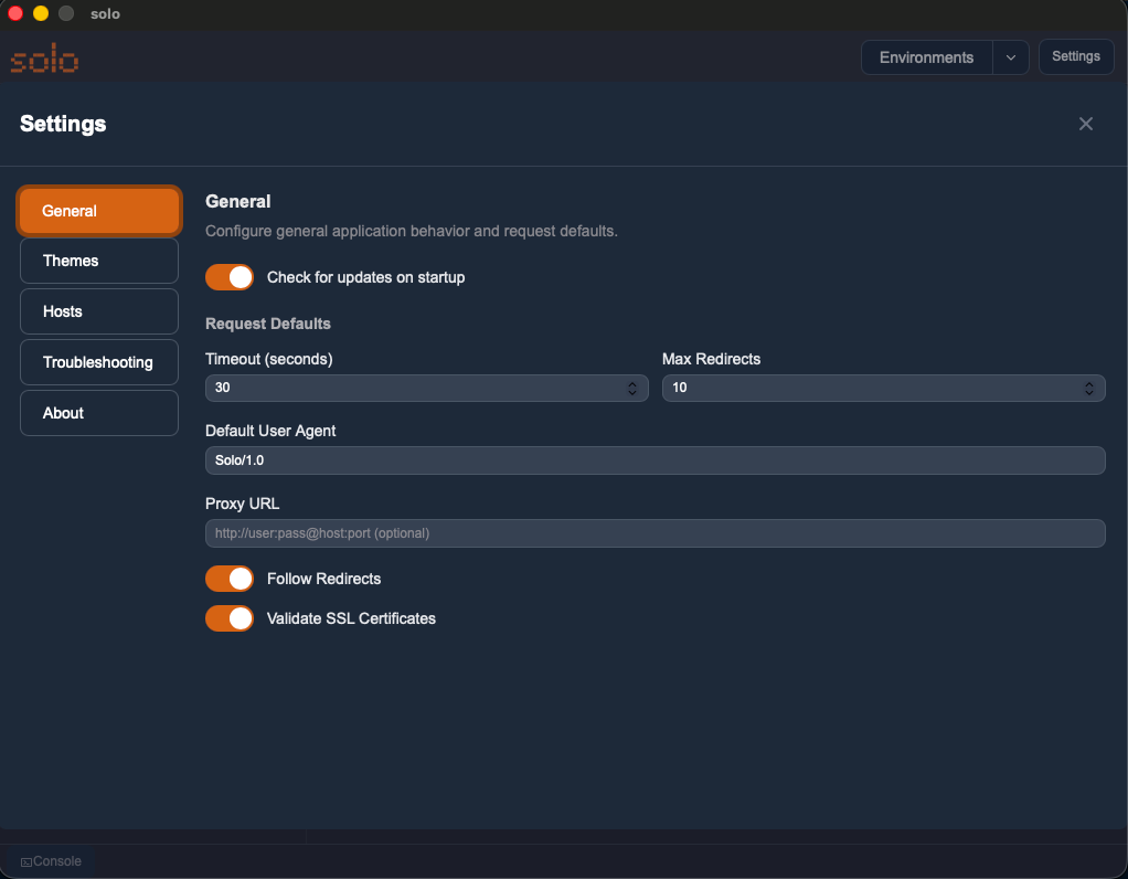 Mostra il tab 'General' delle impostazioni con i toggle per gli aggiornamenti e la modalità debug evidenziati.