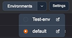 Il menu a tendina per la selezione dell'ambiente attivo nella barra superiore dell'applicazione.